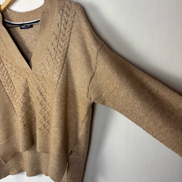 Nautica Jeans Women’s Camel Tan V Neck Cable Knit Sweater Soft Preppy Minimalist - Picture 3 of 13
